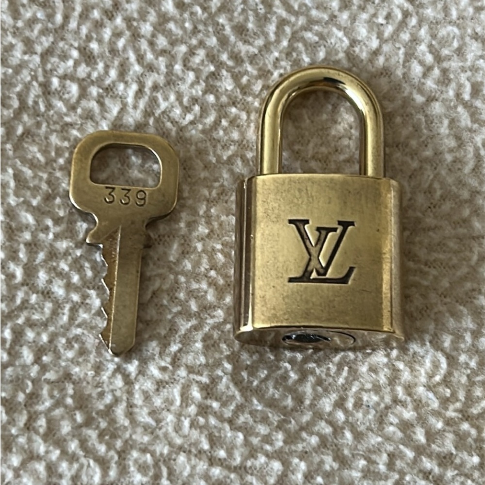 Louis Vuitton Lock and Key #339 - Picture 4 of 4